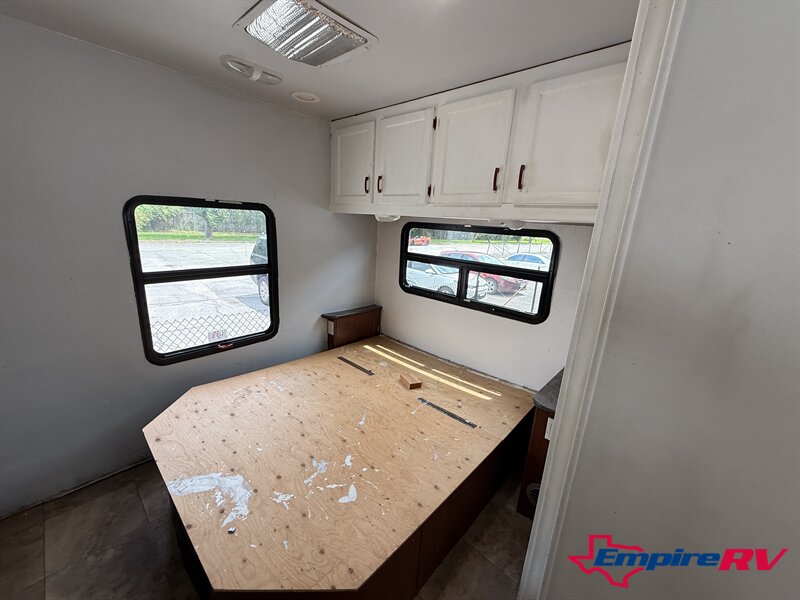 2013 Jayco REDHAWK 31XL - Photo 7 - Liberty, TX 77575