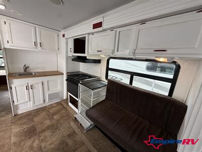 2013 Jayco REDHAWK 31XL   - Photo 9 - Liberty, TX 77575