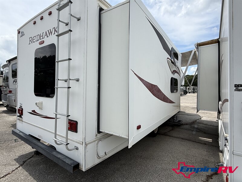 2013 Jayco REDHAWK 31XL - Photo 3 - Liberty, TX 77575