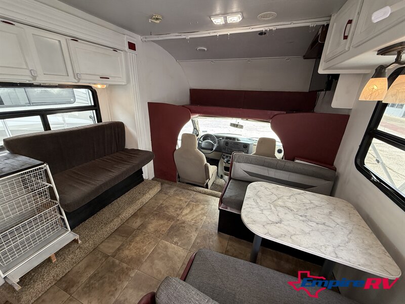 2013 Jayco REDHAWK 31XL - Photo 10 - Liberty, TX 77575
