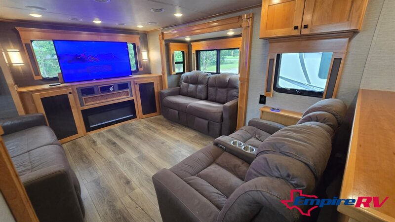 2021 Vanleigh Vilano 385RD - Photo 23 - Liberty, TX 77575