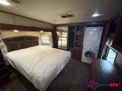 2013 Palomino COLUMBUS 320RS   - Photo 23 - Liberty, TX 77575