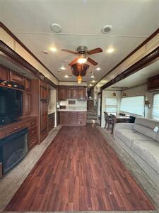 2013 Palomino COLUMBUS 320RS   - Photo 19 - Liberty, TX 77575