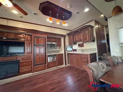 2013 Palomino COLUMBUS 320RS   - Photo 15 - Liberty, TX 77575