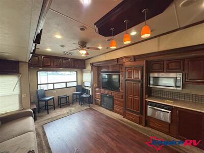 2013 Palomino COLUMBUS 320RS   - Photo 12 - Liberty, TX 77575