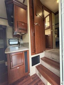 2013 Palomino COLUMBUS 320RS   - Photo 30 - Liberty, TX 77575