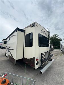 2013 Palomino COLUMBUS 320RS   - Photo 5 - Liberty, TX 77575