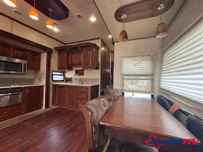 2013 Palomino COLUMBUS 320RS   - Photo 16 - Liberty, TX 77575