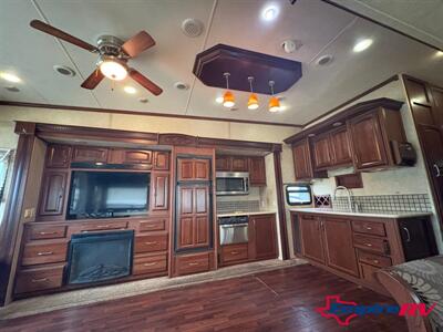 2013 Palomino COLUMBUS 320RS   - Photo 14 - Liberty, TX 77575