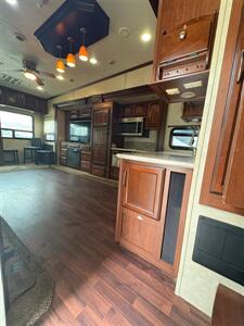 2013 Palomino COLUMBUS 320RS   - Photo 32 - Liberty, TX 77575