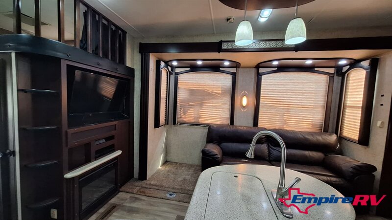 2013 Heartland ROAD WARRIOR 415 - Photo 15 - Liberty, TX 77575