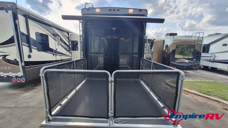 2013 Heartland ROAD WARRIOR 415 - Photo 6 - Liberty, TX 77575