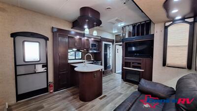 2013 Heartland ROAD WARRIOR 415   - Photo 17 - Liberty, TX 77575
