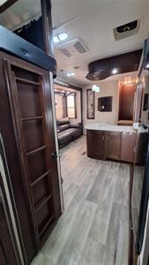 2013 Heartland ROAD WARRIOR 415   - Photo 11 - Liberty, TX 77575