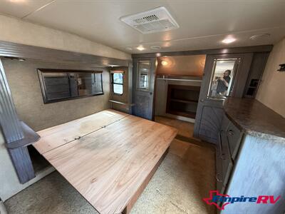 2015 Forest River Sandpiper 380BH5   - Photo 12 - Liberty, TX 77575