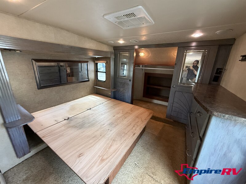 2015 Forest River Sandpiper 380BH5 - Photo 12 - Liberty, TX 77575