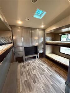 2015 Forest River Sandpiper 380BH5   - Photo 10 - Liberty, TX 77575