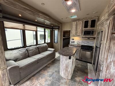 2015 Forest River Sandpiper 380BH5   - Photo 5 - Liberty, TX 77575