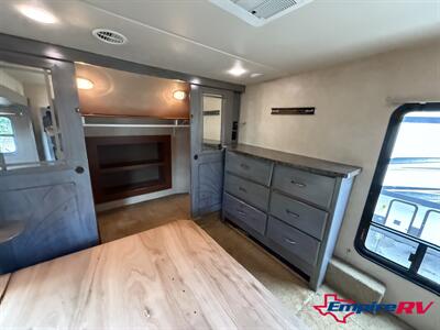2015 Forest River Sandpiper 380BH5   - Photo 9 - Liberty, TX 77575
