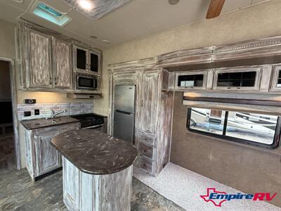 2015 Forest River Sandpiper 380BH5   - Photo 7 - Liberty, TX 77575