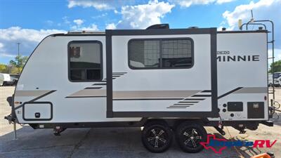 2022 Winnebago Micro Minnie 2108DS   - Photo 3 - Liberty, TX 77575