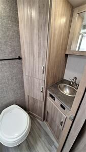 2022 Winnebago Micro Minnie 2108DS   - Photo 10 - Liberty, TX 77575