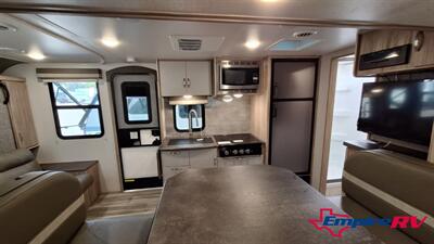 2022 Winnebago Micro Minnie 2108DS   - Photo 8 - Liberty, TX 77575