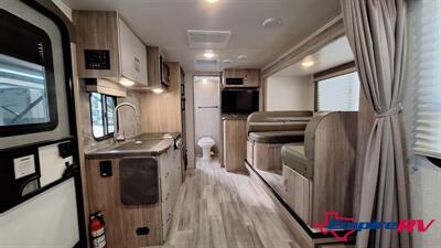 2022 Winnebago Micro Minnie 2108DS   - Photo 6 - Liberty, TX 77575