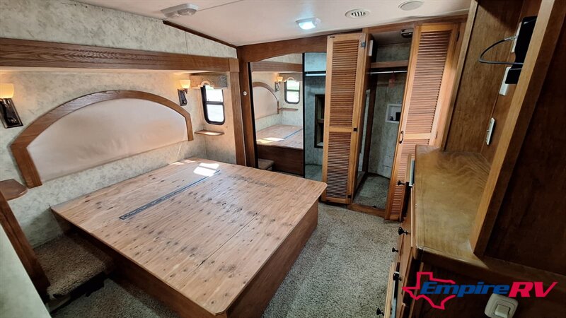 2011 Coachmen BROOKSTONE 376RL - Photo 17 - Liberty, TX 77575