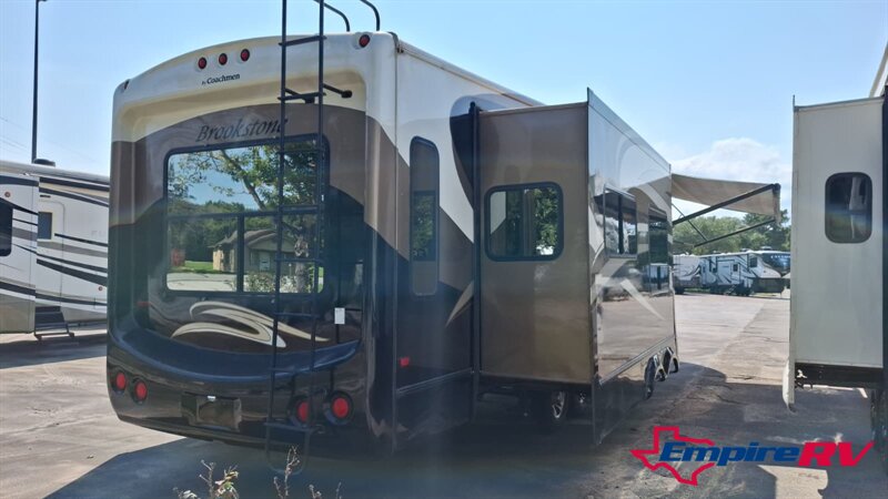 2011 Coachmen BROOKSTONE 376RL - Photo 5 - Liberty, TX 77575