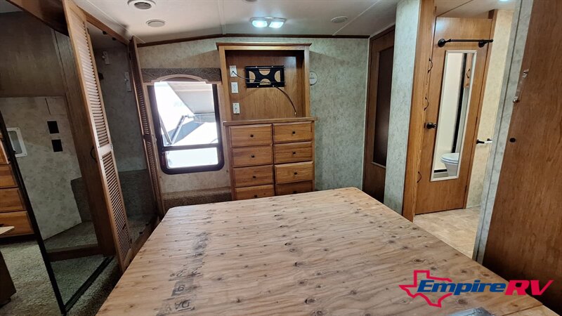 2011 Coachmen BROOKSTONE 376RL - Photo 19 - Liberty, TX 77575