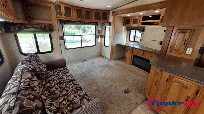 2011 Coachmen BROOKSTONE 376RL - Photo 10 - Liberty, TX 77575