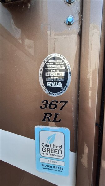 2011 Coachmen BROOKSTONE 376RL - Photo 3 - Liberty, TX 77575