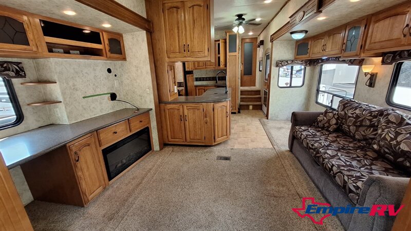 2011 Coachmen BROOKSTONE 376RL - Photo 9 - Liberty, TX 77575