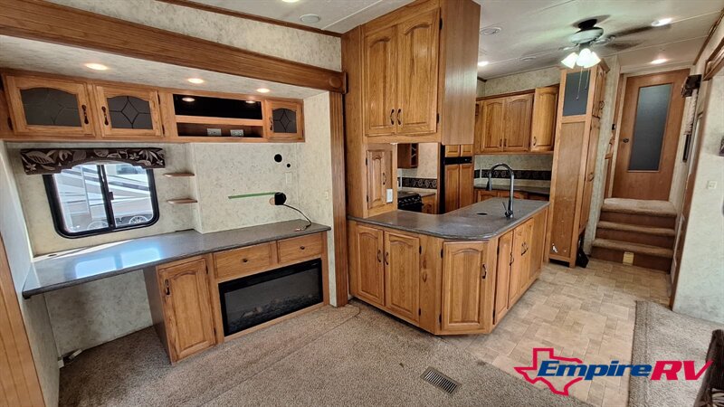 2011 Coachmen BROOKSTONE 376RL - Photo 11 - Liberty, TX 77575