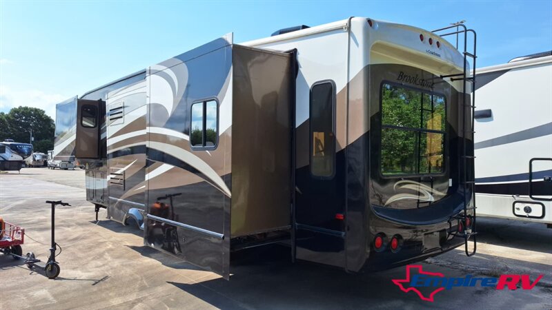 2011 Coachmen BROOKSTONE 376RL - Photo 4 - Liberty, TX 77575