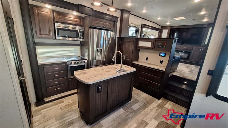 2020 Coachmen BROOKSTONE 344FL - Photo 6 - Liberty, TX 77575