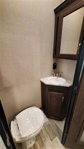 2020 Coachmen BROOKSTONE 344FL - Photo 11 - Liberty, TX 77575