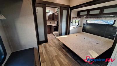 2020 Coachmen BROOKSTONE 344FL - Photo 12 - Liberty, TX 77575