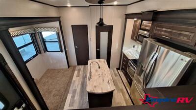 2020 Coachmen BROOKSTONE 344FL - Photo 10 - Liberty, TX 77575