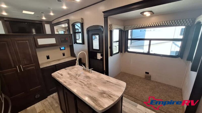 2020 Coachmen BROOKSTONE 344FL - Photo 7 - Liberty, TX 77575