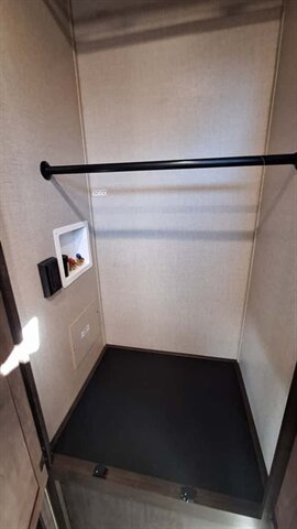 2020 Coachmen BROOKSTONE 344FL - Photo 15 - Liberty, TX 77575