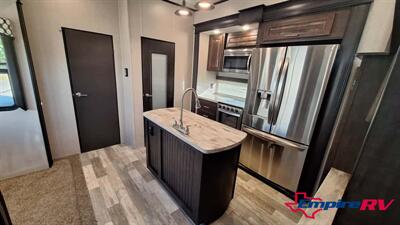 2020 Coachmen BROOKSTONE 344FL - Photo 5 - Liberty, TX 77575