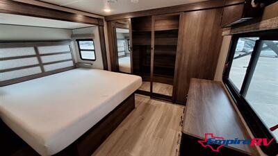 2022 Grand Design Solitude 3740BH   - Photo 15 - Liberty, TX 77575