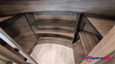 2022 Grand Design Solitude 3740BH   - Photo 17 - Liberty, TX 77575