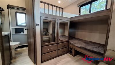 2022 Grand Design Solitude 3740BH   - Photo 11 - Liberty, TX 77575