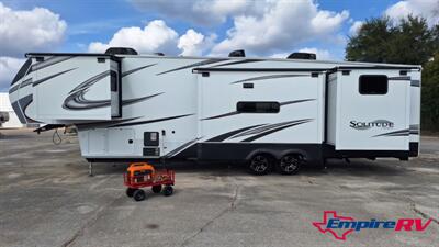 2022 Grand Design Solitude 3740BH   - Photo 2 - Liberty, TX 77575