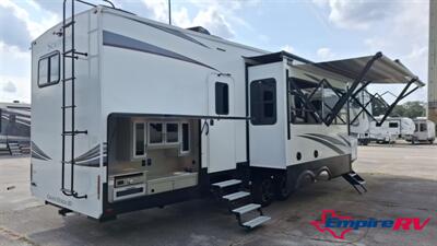 2022 Grand Design Solitude 3740BH   - Photo 4 - Liberty, TX 77575