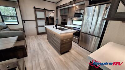 2022 Grand Design Solitude 3740BH   - Photo 7 - Liberty, TX 77575