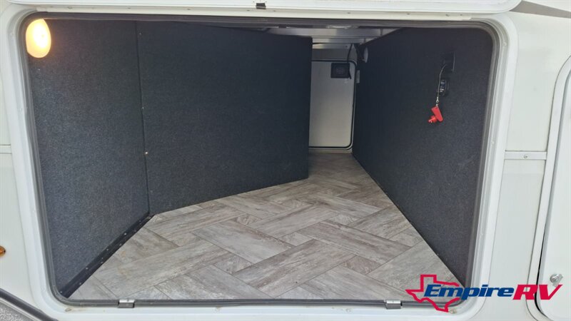 2022 Grand Design Solitude 3740BH   - Photo 6 - Liberty, TX 77575